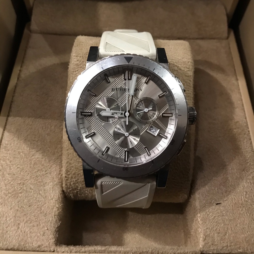 Burberry watch - Picture 3 of 6